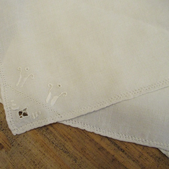 Cream Embroidery cutout doily - Picture 2 of 7